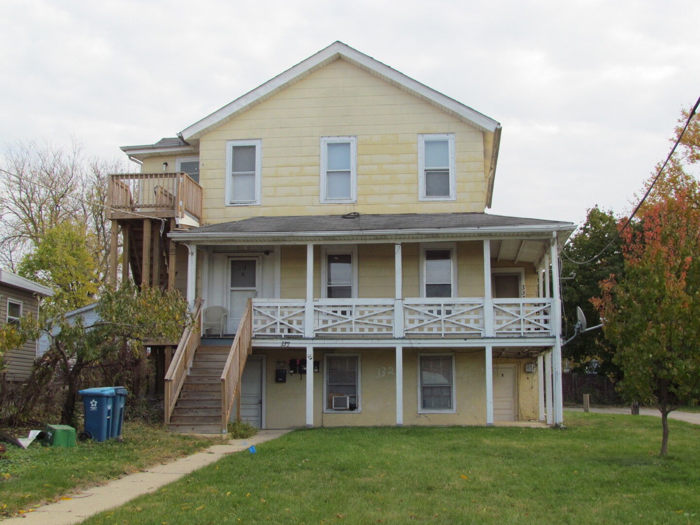 Property Photo: 332 S Broadway Avenue IL 60505