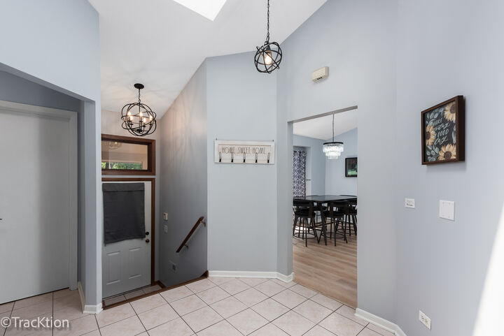 Property Photo:  1014 Braemoor Drive B  IL 60515 