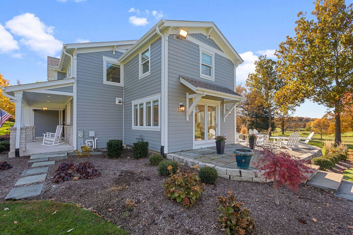 Property Photo: 226 Biltmore Drive IL 60010