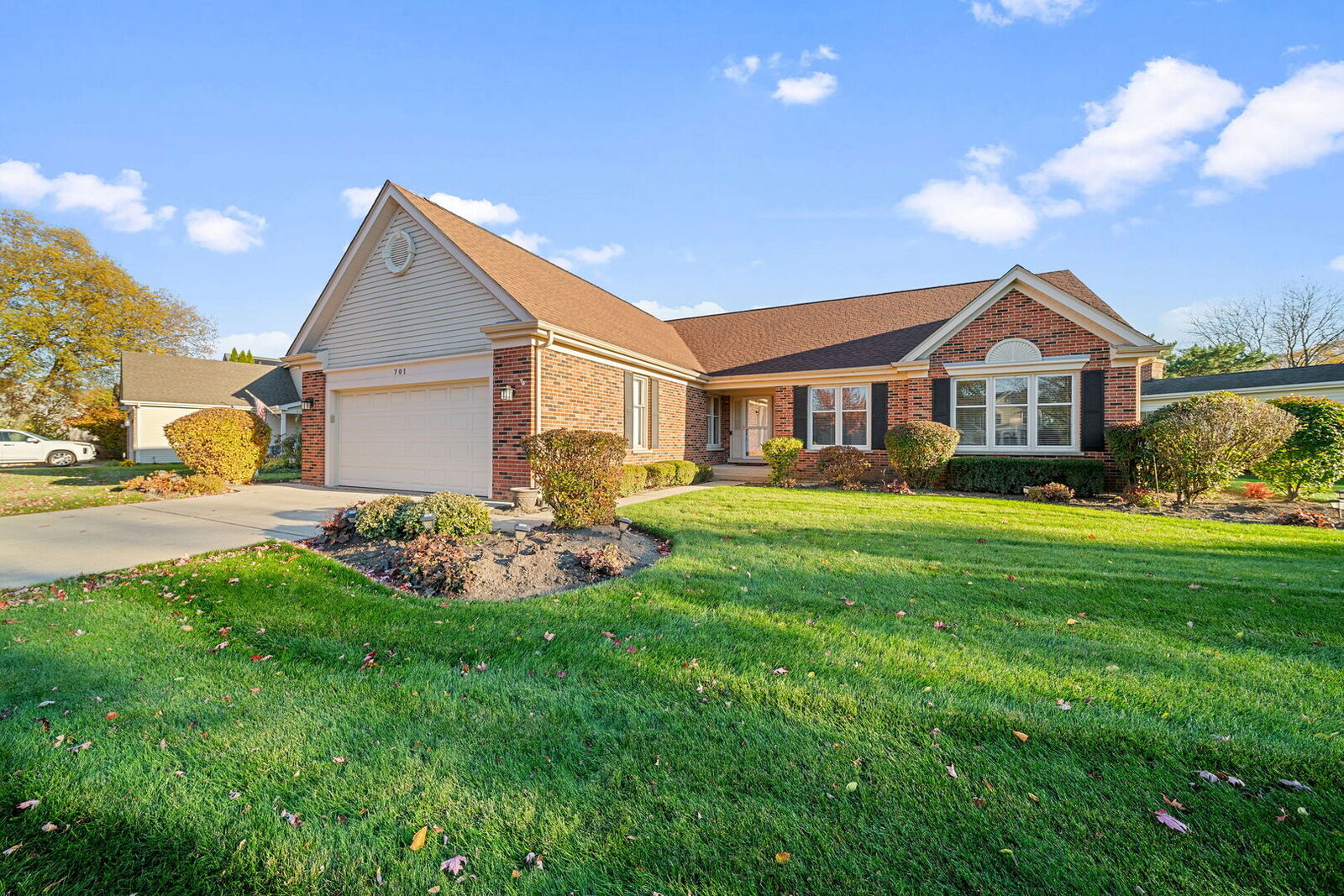 Property Photo: 701 N Victoria Drive IL 60074