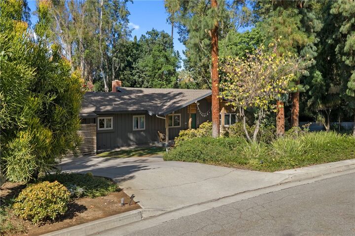 Property Photo: 1453 Tiger Tail CA 92506