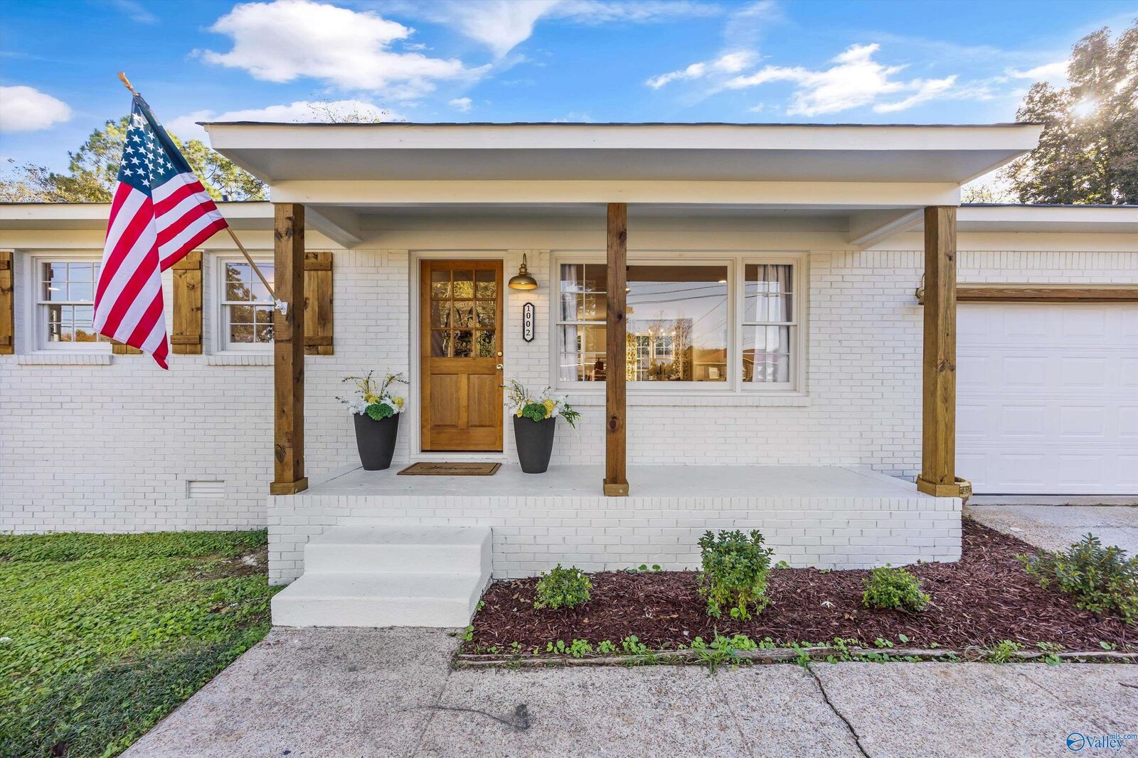 Property Photo: 1002 Parcus Road AL 35803