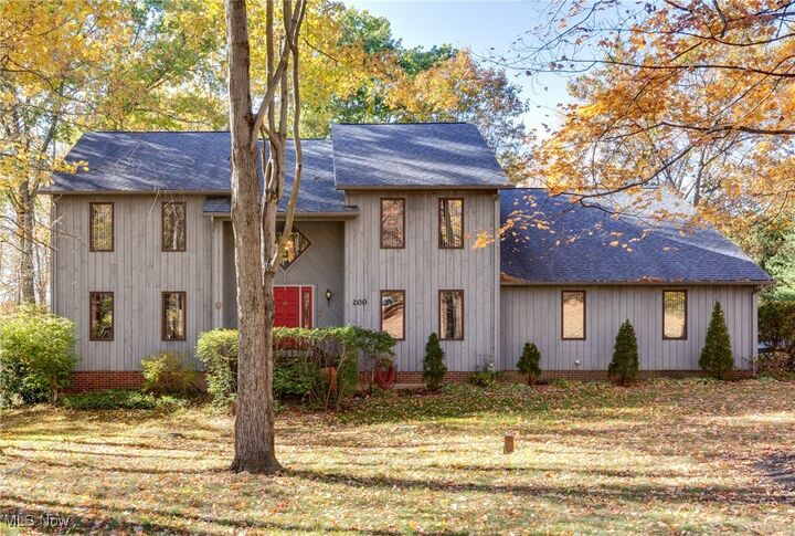 Property Photo: 200 Greentree Circle OH 44202