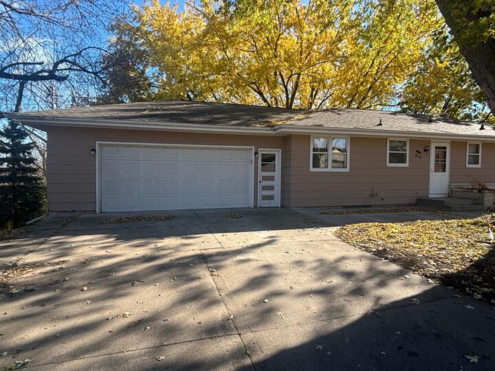 Property Photo:  314 Shady Lane  MN 55397 