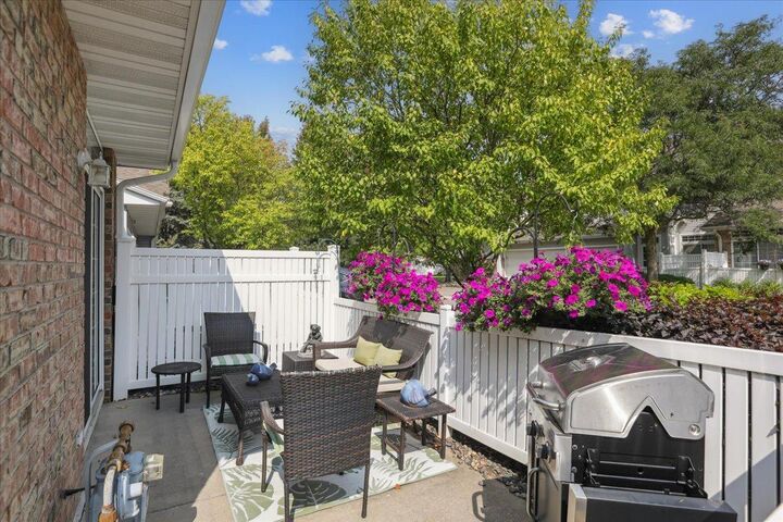 Property Photo: 15568 Gateway Path 147 MN 55124