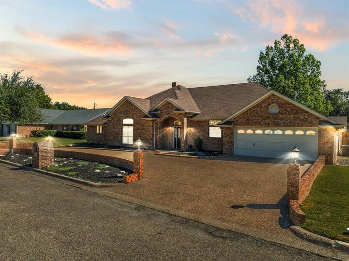 Property Photo:  906 Greenleaf Drive  TX 76667 