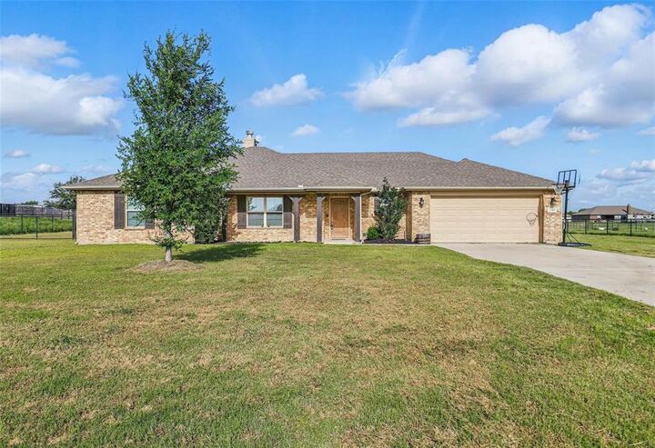 Property Photo: 240 Springwood Ranch Loop TX 76082