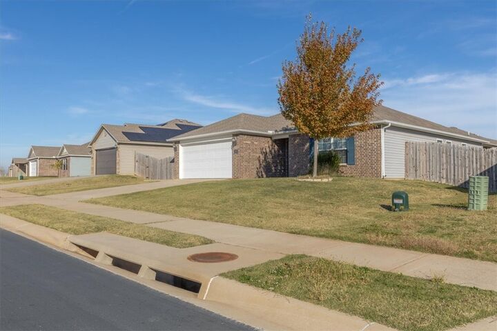 Property Photo: 2308 Hickory Wood Avenue AR 72745