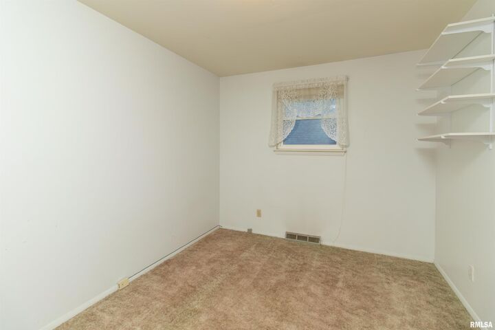 Property Photo:  1410 E Fairoaks Avenue  IL 61603 