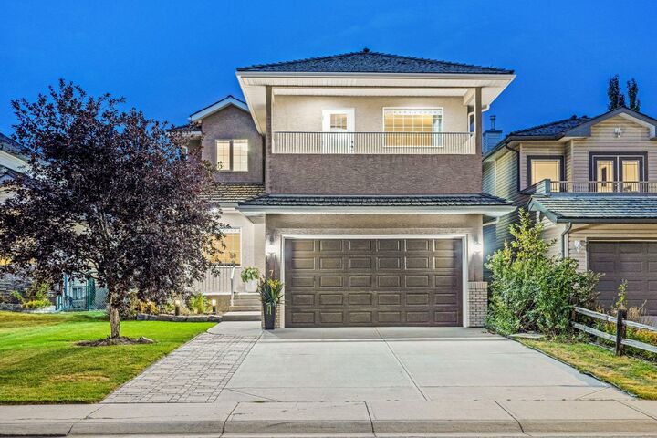 Photo de la propriété:  187 Gleneagles View  AB T4C 1W2 