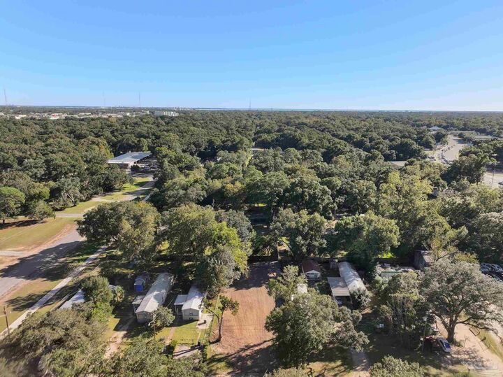 Property Photo:  407 Lenox Pkwy  FL 32505 