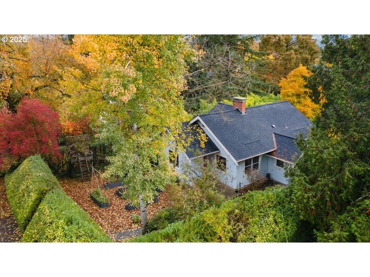 Property Photo:  8342 SW 41st Ave  OR 97219 