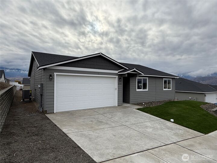 Property Photo:  2340  2nd Street SE  WA 98802 