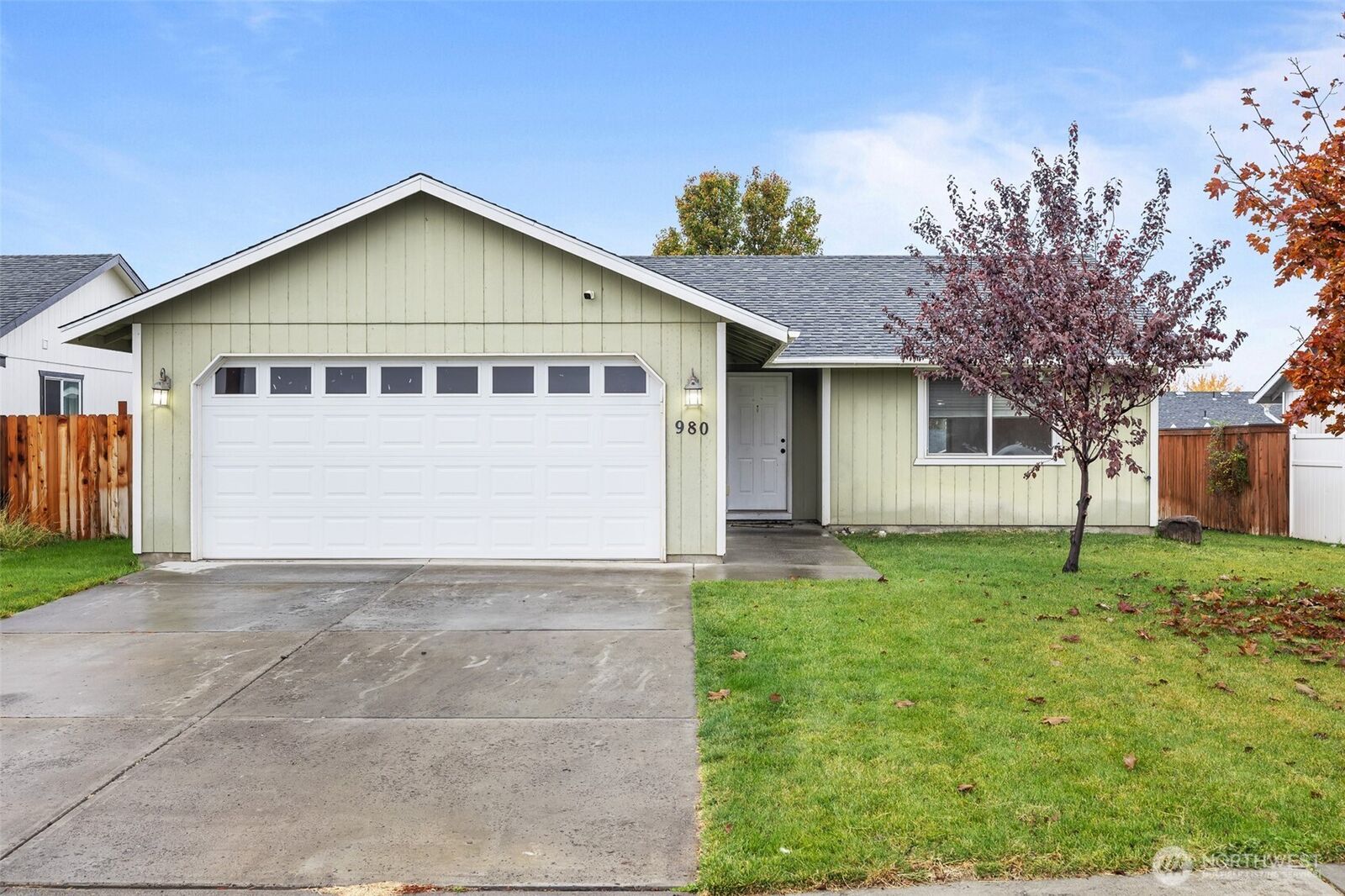 Property Photo:  980 S Capstone Avenue  WA 99344 