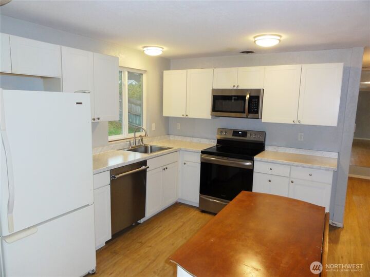 Property Photo: 5320 Stonegate Avenue NE WA 98422