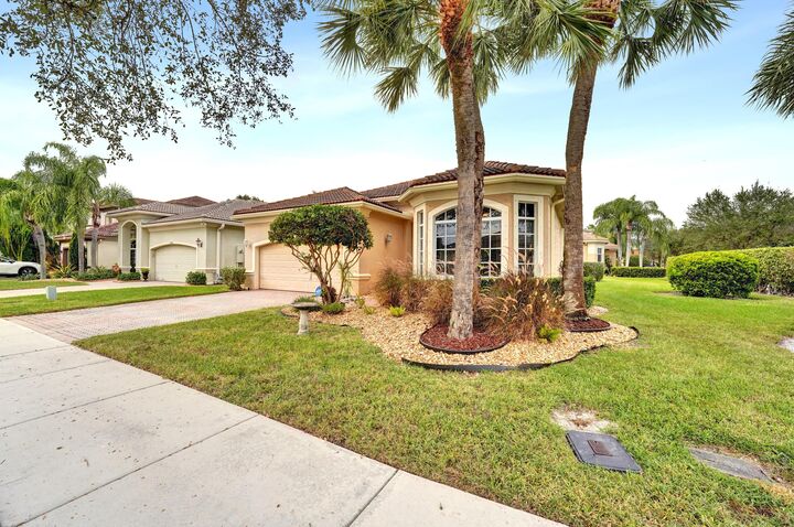 Property Photo: 19405 SW 67th Street FL 33332