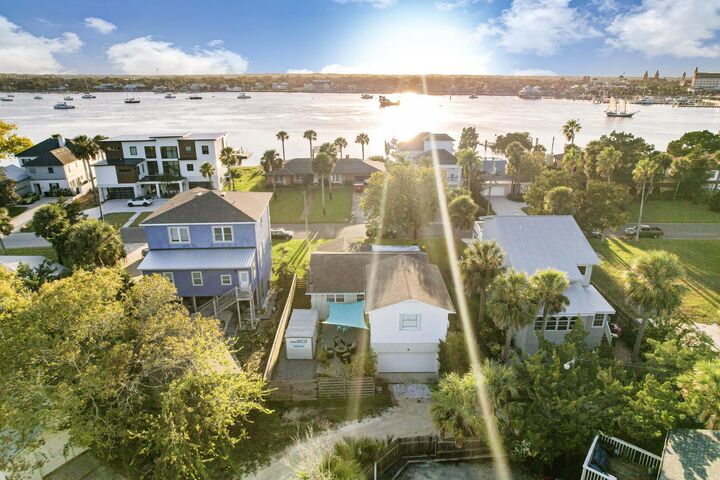 Property Photo:  26 Dolphin Dr  FL 32080 