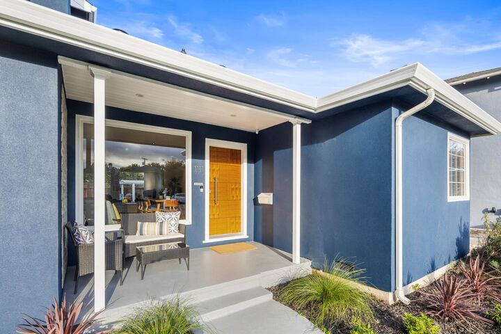 Property Photo: 1111 Hawthorne Drive CA 94402