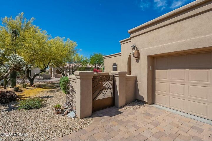 Property Photo: 11255 N Meadow Sage Drive AZ 85737