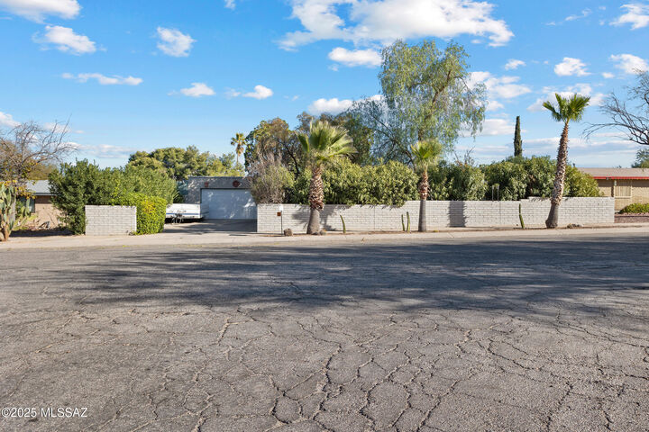 Property Photo: 532 N Citadel Avenue AZ 85748