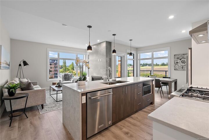 Property Photo:  2520 Hackett Cres 309  BC V8M 0B9 