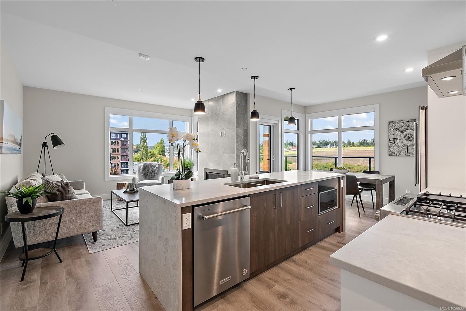 Property Photo:  2520 Hackett Cres 101  BC V8M 0B9 