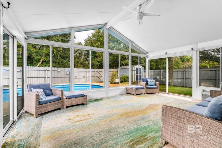 Property Photo: 1542 Sandcliff Drive FL 32507