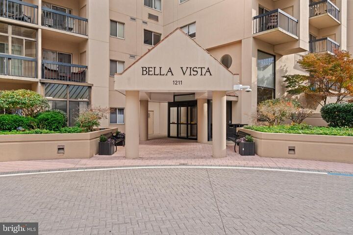 1211 S Eads Street 1009  Arlington VA 22202 photo