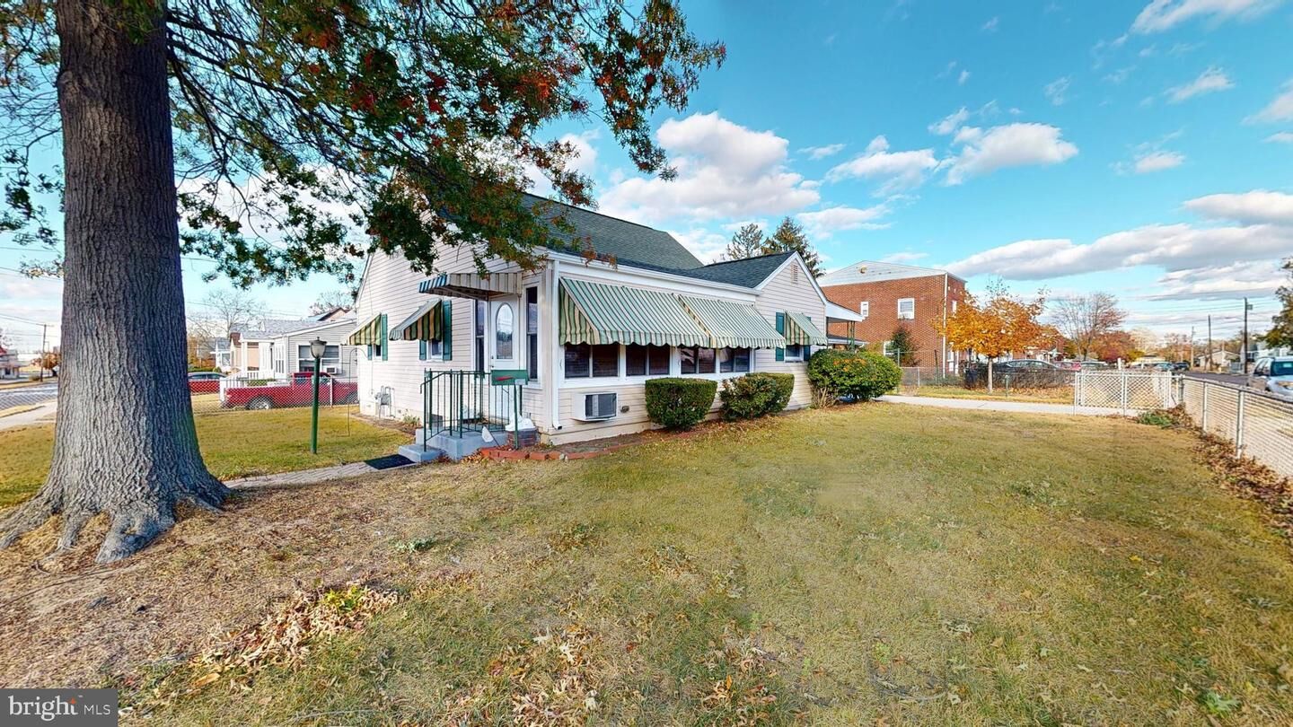 Property Photo:  219 Vanneman Boulevard  NJ 08066 