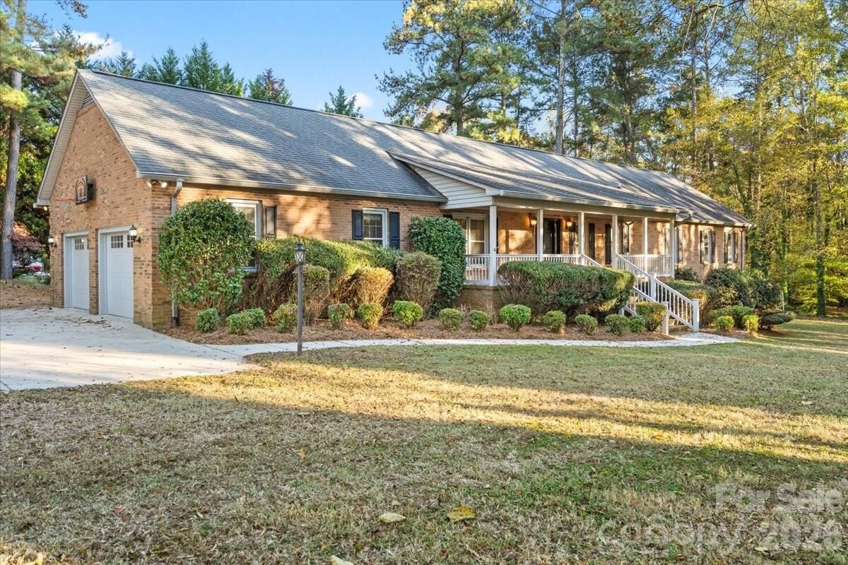 Property Photo: 1061 Fairway Drive NC 28081