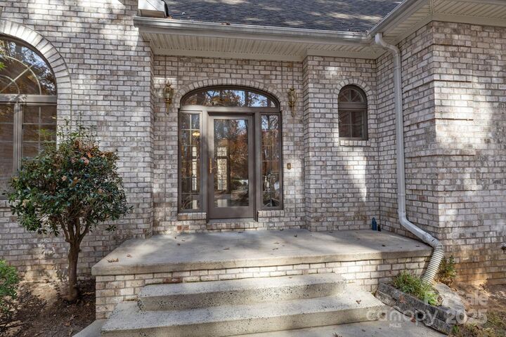 14816 Lonesome Oak Circle  Charlotte NC 28278 photo