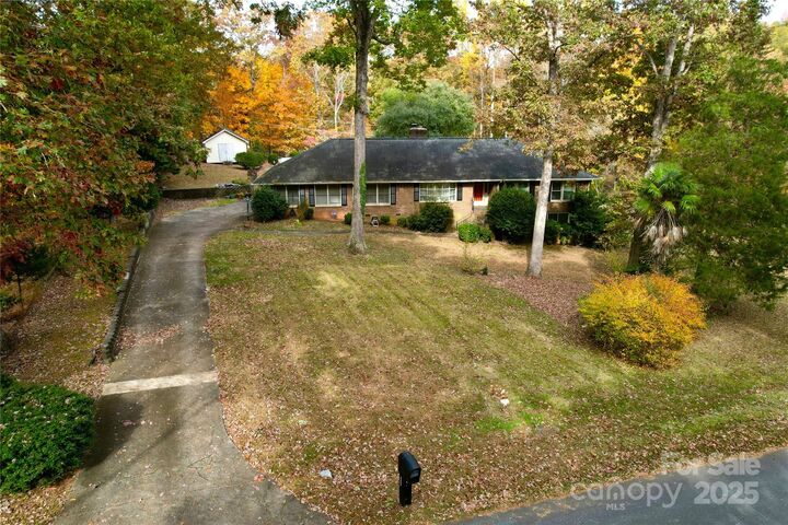 Property Photo:  10802 Chestnut Hill Drive  NC 28105 