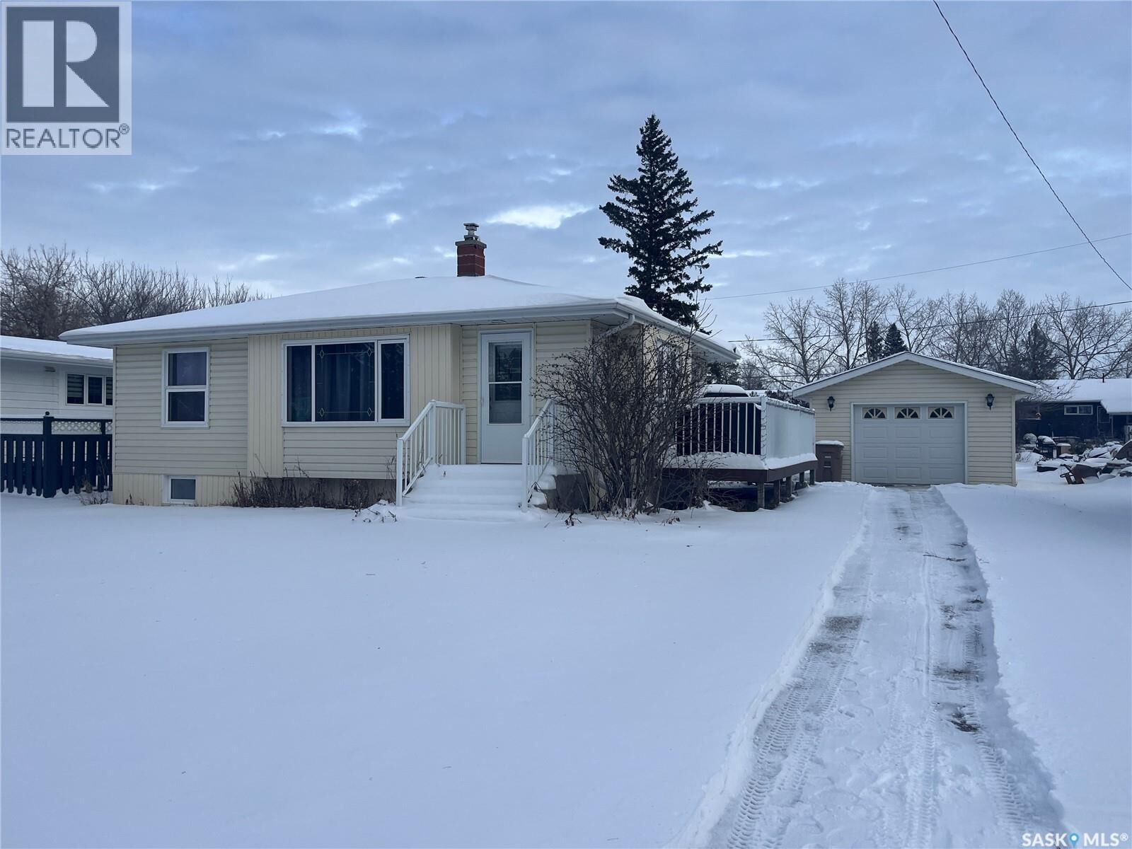 Property Photo:  530 5th Street NE  SK S0A 4J0 