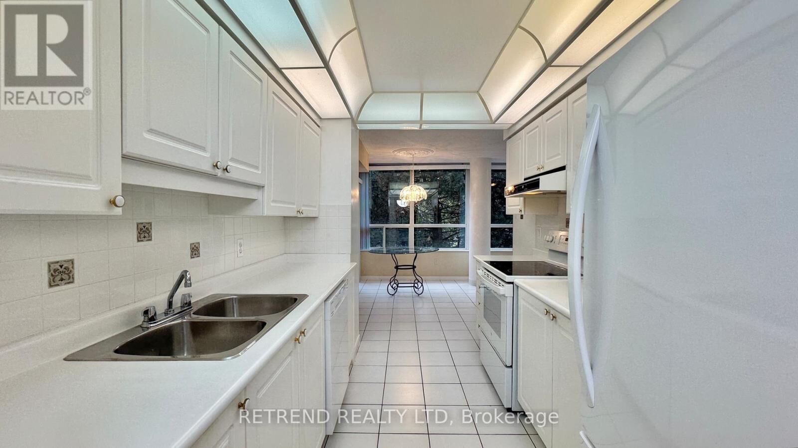 Property Photo:  11 Townsgate Drive 206  ON L4J 8G4 