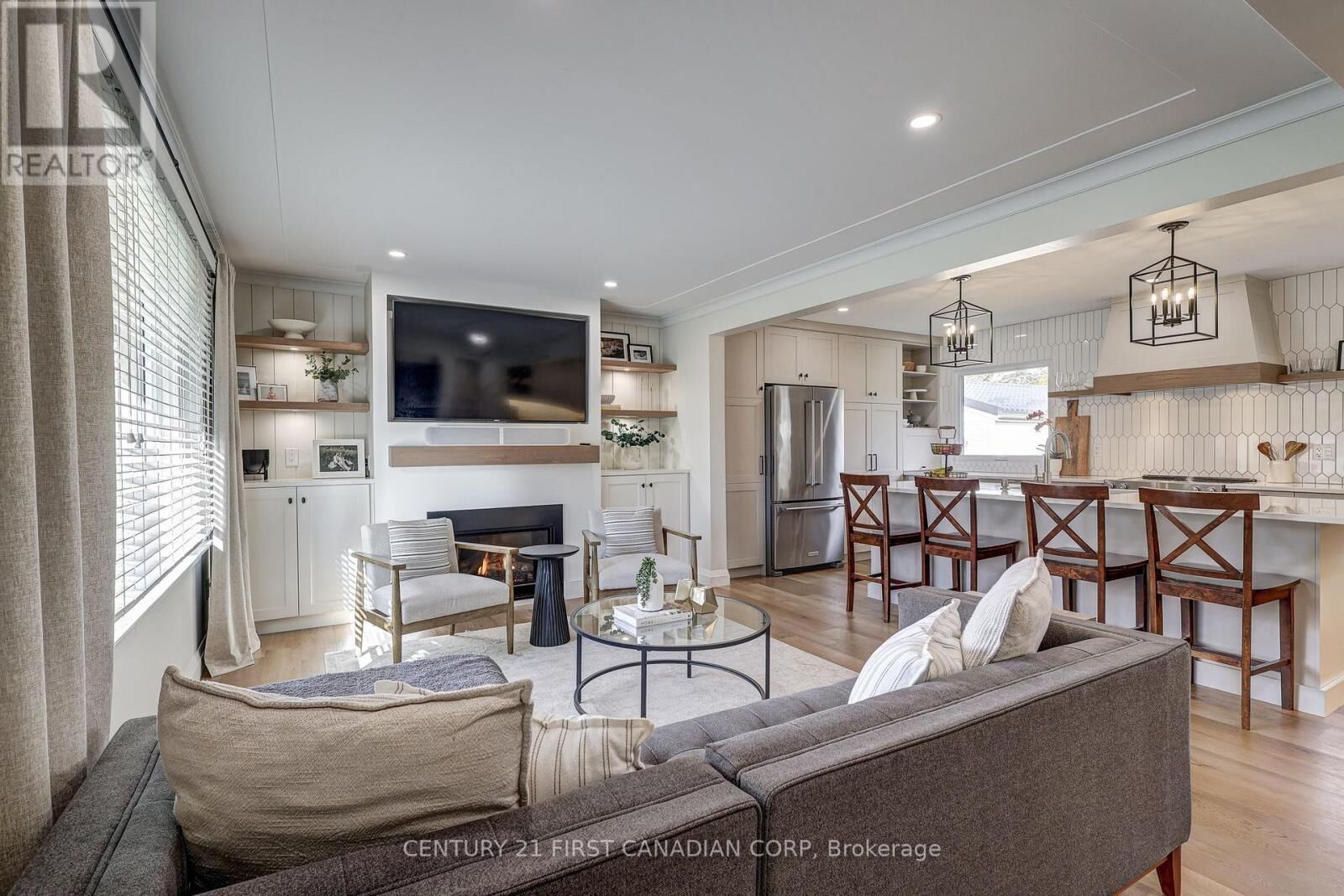 Photo de la propriété: 374 Glenrose Drive ON N6K 2A8