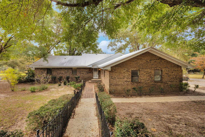 Property Photo:  2540 Taylor Road  FL 32536 