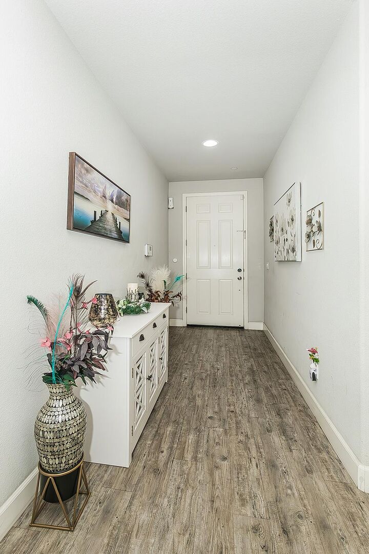 Property Photo:  1142 S Pearwood Avenue  CA 93727 