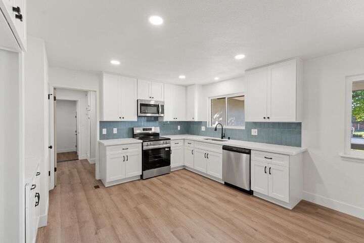 Property Photo:  1070 W Stuart Avenue  CA 93711 