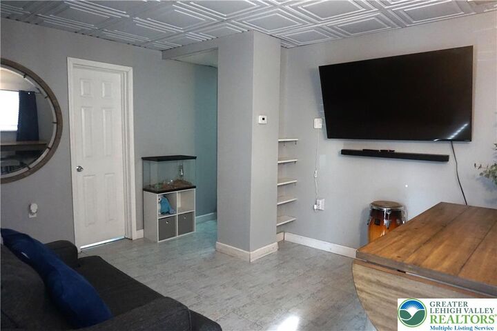 Property Photo: 816 Shell Street PA 18109