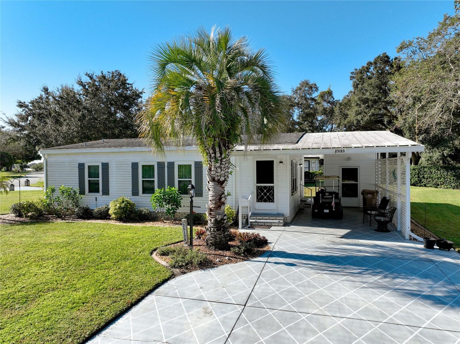 Property Photo: 25125 Bellevue FL 34748
