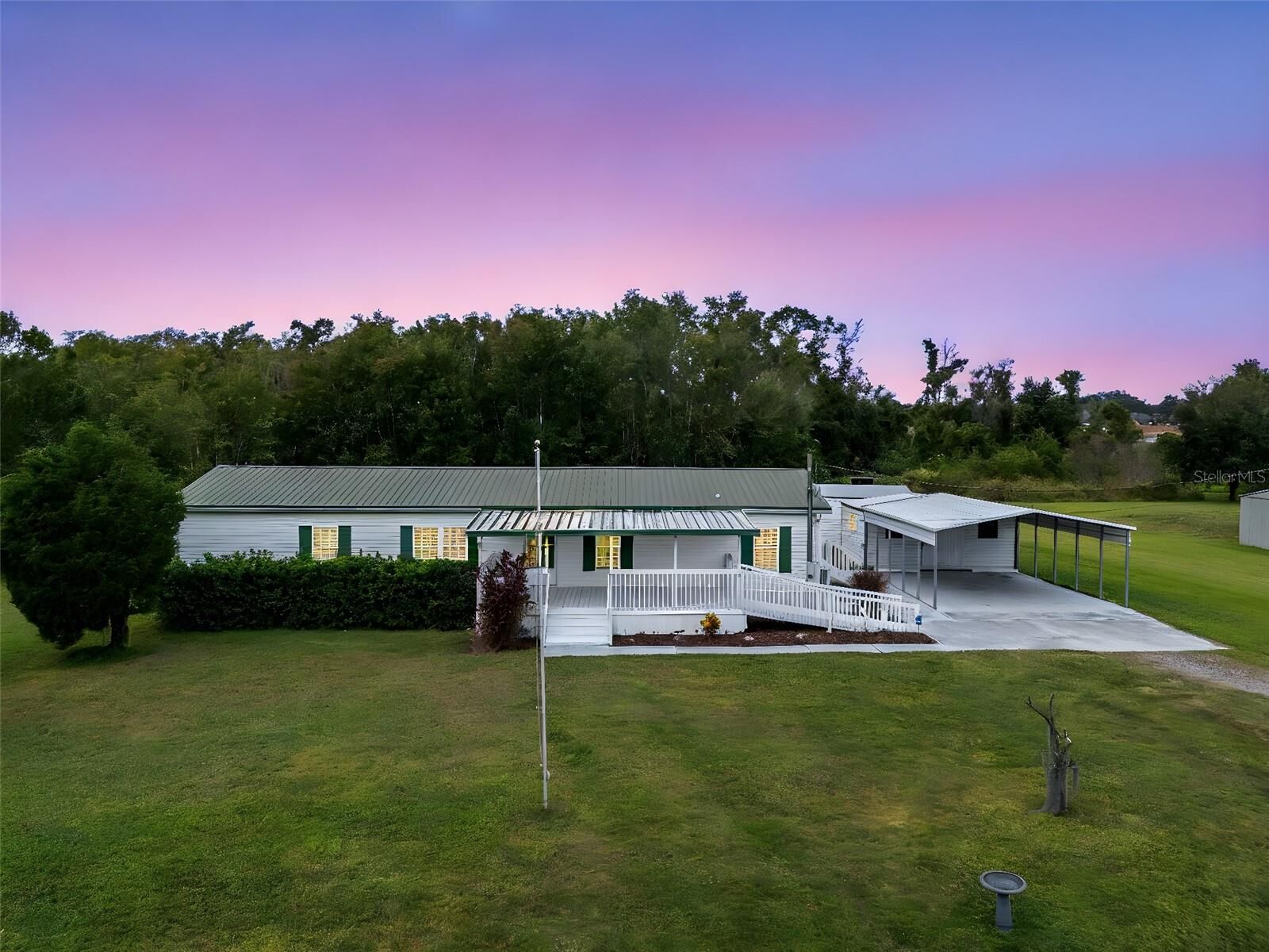 Property Photo: 5213 R M D Avenue FL 33566