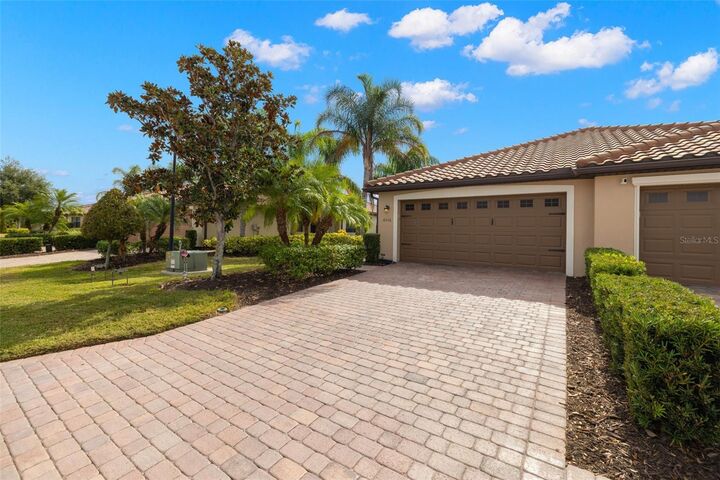 Property Photo: 6516 Candlestick Drive FL 34212