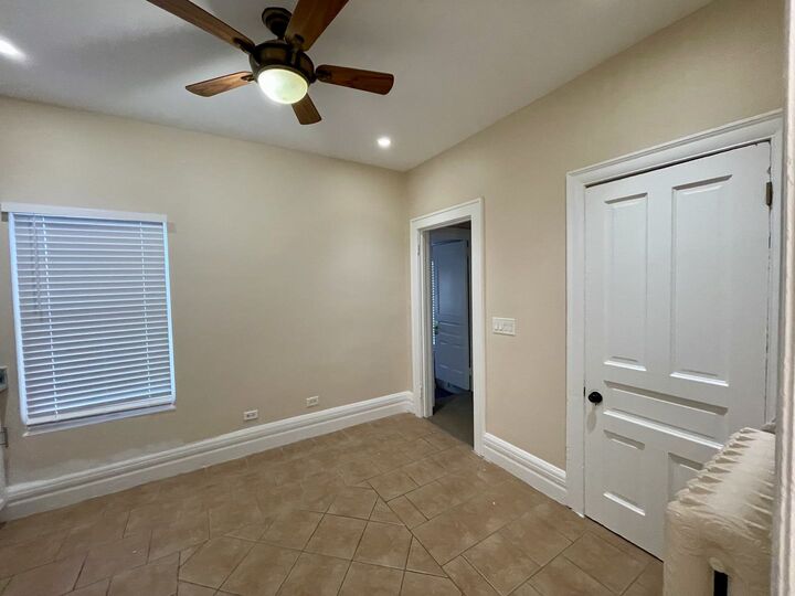 Property Photo: 72 N 4th Street N 4 IL 60505