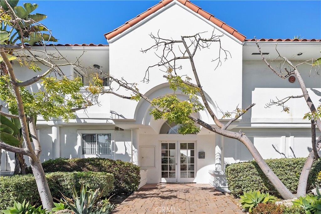 Property Photo: 206 Avenida Montalvo 8 CA 92672