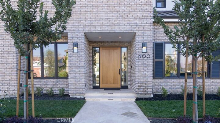 Property Photo: 600 Powell Place CA 92663