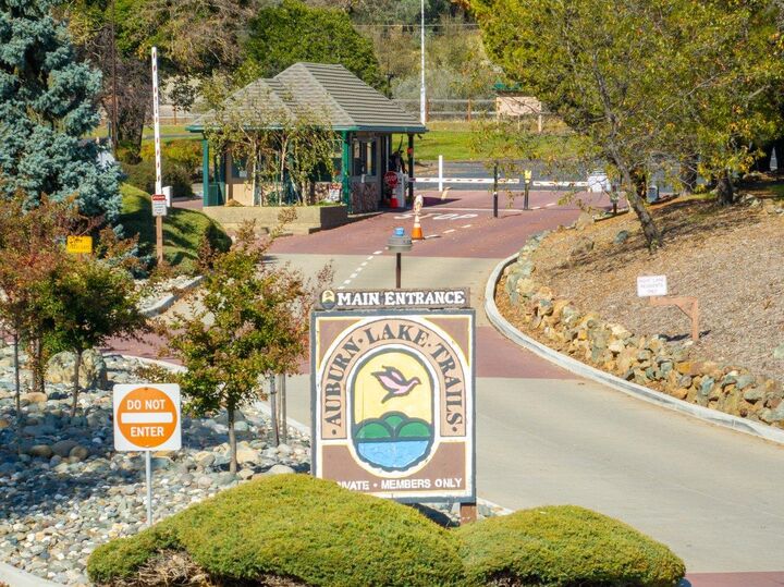 Property Photo: 2678 Otter Trail CA 95614