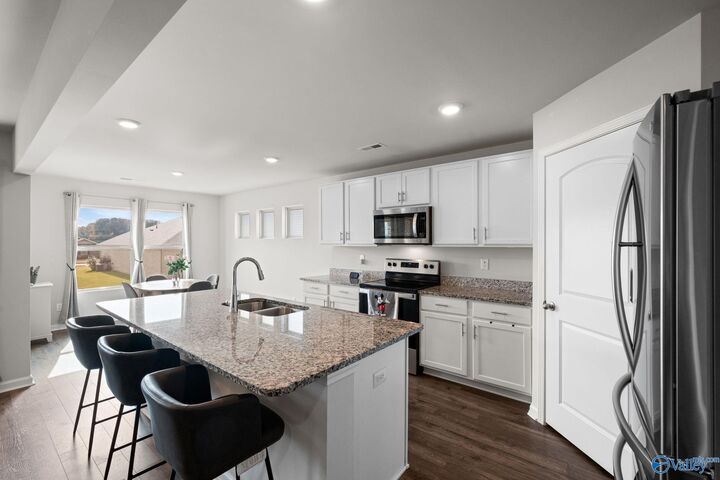 Property Photo: 314 Southland Court AL 35756