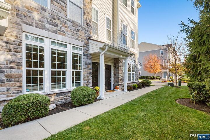 Property Photo:  5 Clover Lane  NJ 07026 