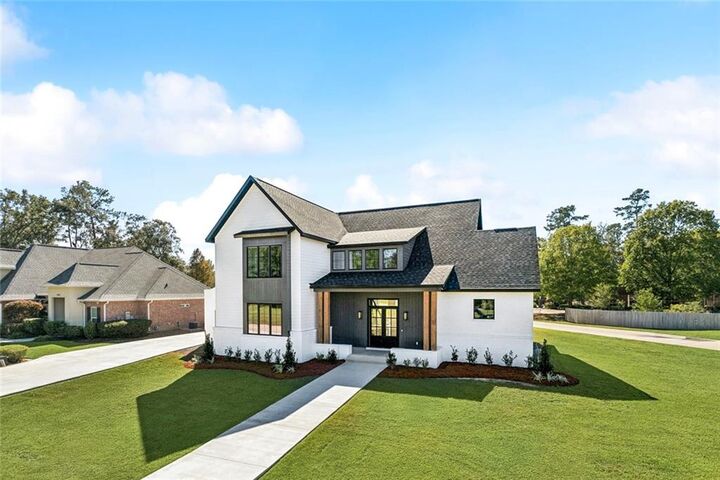 Property Photo:  17252 English Saddle Lane  LA 70403 