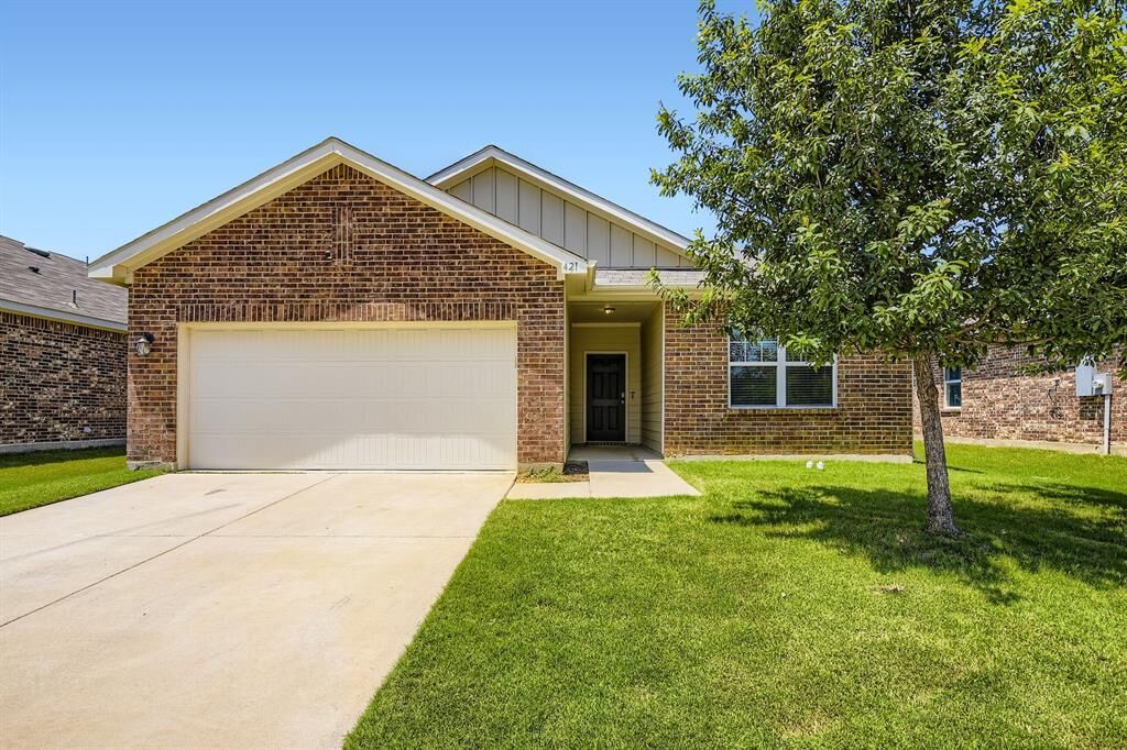 Property Photo: 421 Starboard Drive TX 76036